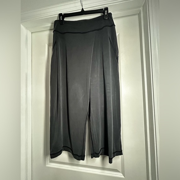 Lululemon Black Wide-Leg High Rise Crop Pants-19" - Picture 4 of 5